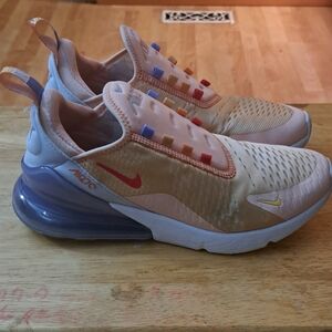 Womens Nike AirMax270